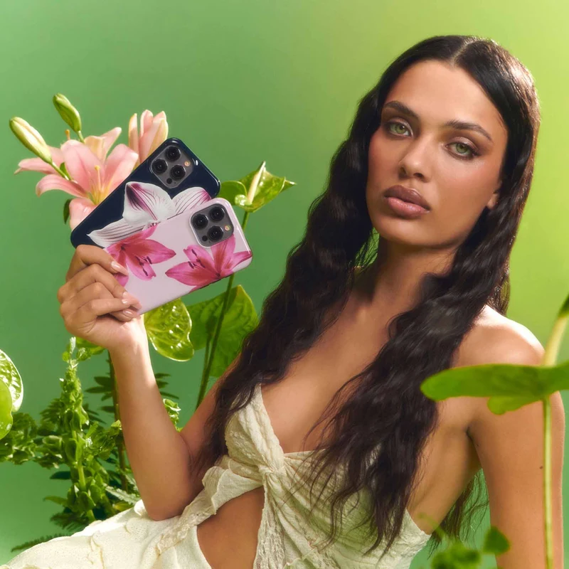 Burga Fragile Beauty - Apple iPhone 17 Pro Tough MagSafe Cover - 4140659