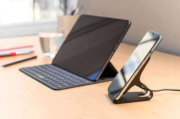 FIXED Frame 15W Trådløs opladningsstand Sort - 8011424